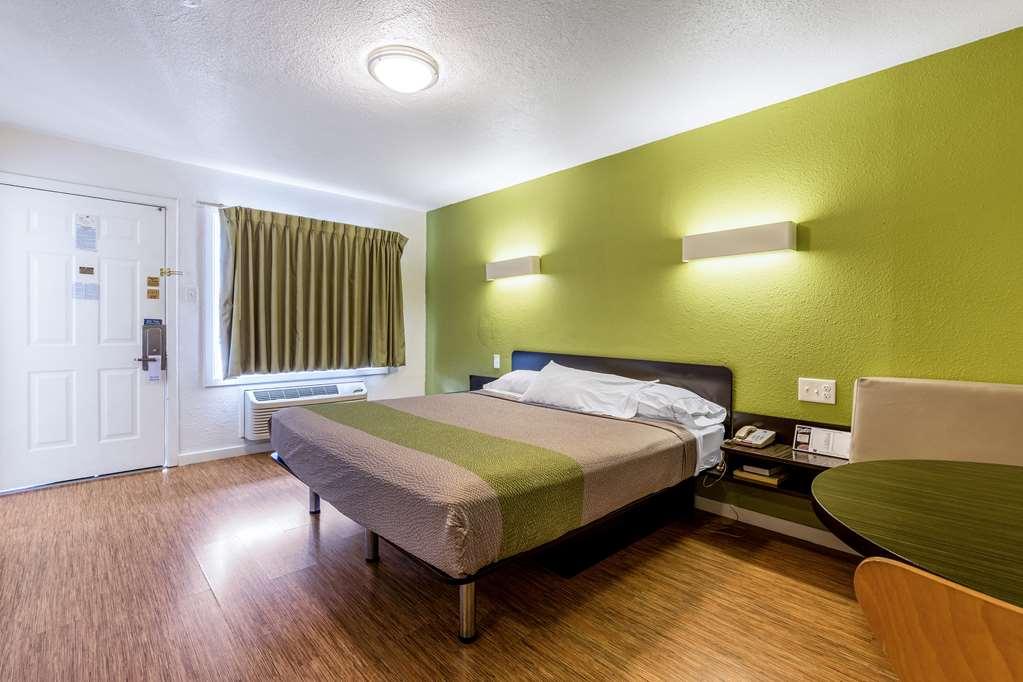 Motel 6 Сан Рафаел Стая снимка